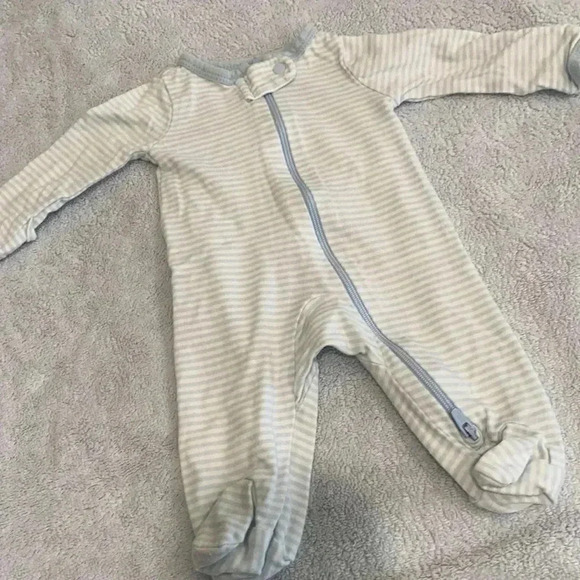 Carter’s Pjs - Picture 1 of 7